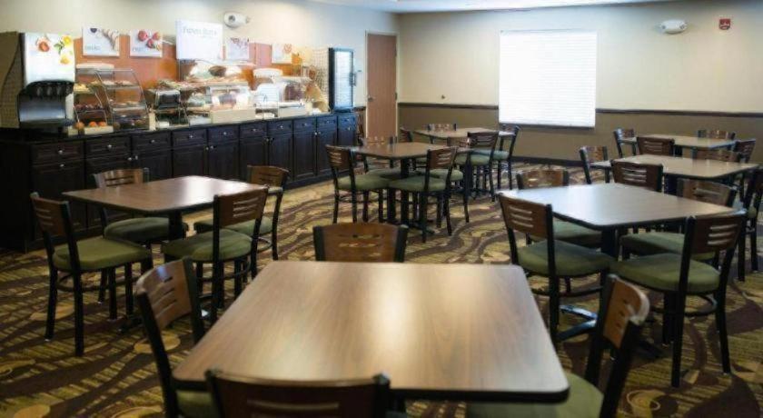 Silver Lake Holiday Inn Express & Suites Northwood By Ihg מראה חיצוני תמונה