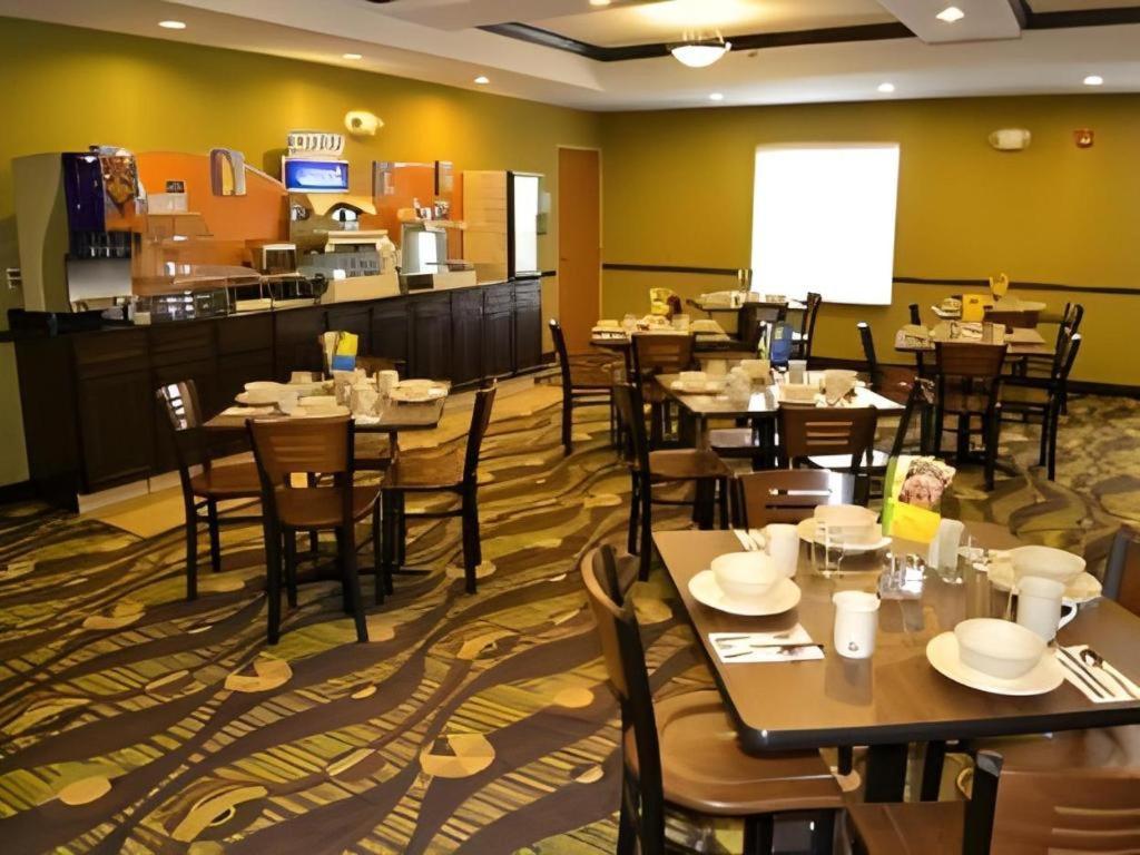 Silver Lake Holiday Inn Express & Suites Northwood By Ihg מראה חיצוני תמונה