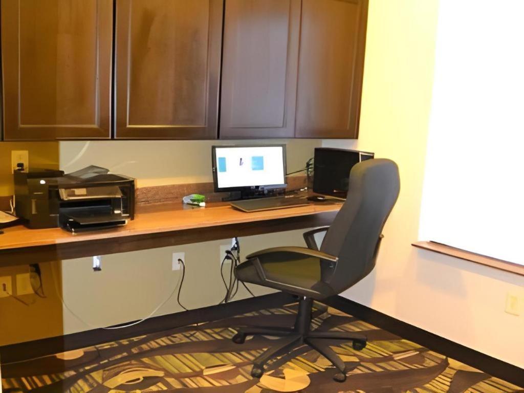Silver Lake Holiday Inn Express & Suites Northwood By Ihg מראה חיצוני תמונה