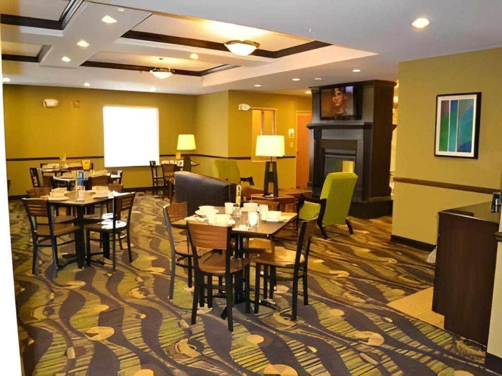 Silver Lake Holiday Inn Express & Suites Northwood By Ihg מראה חיצוני תמונה