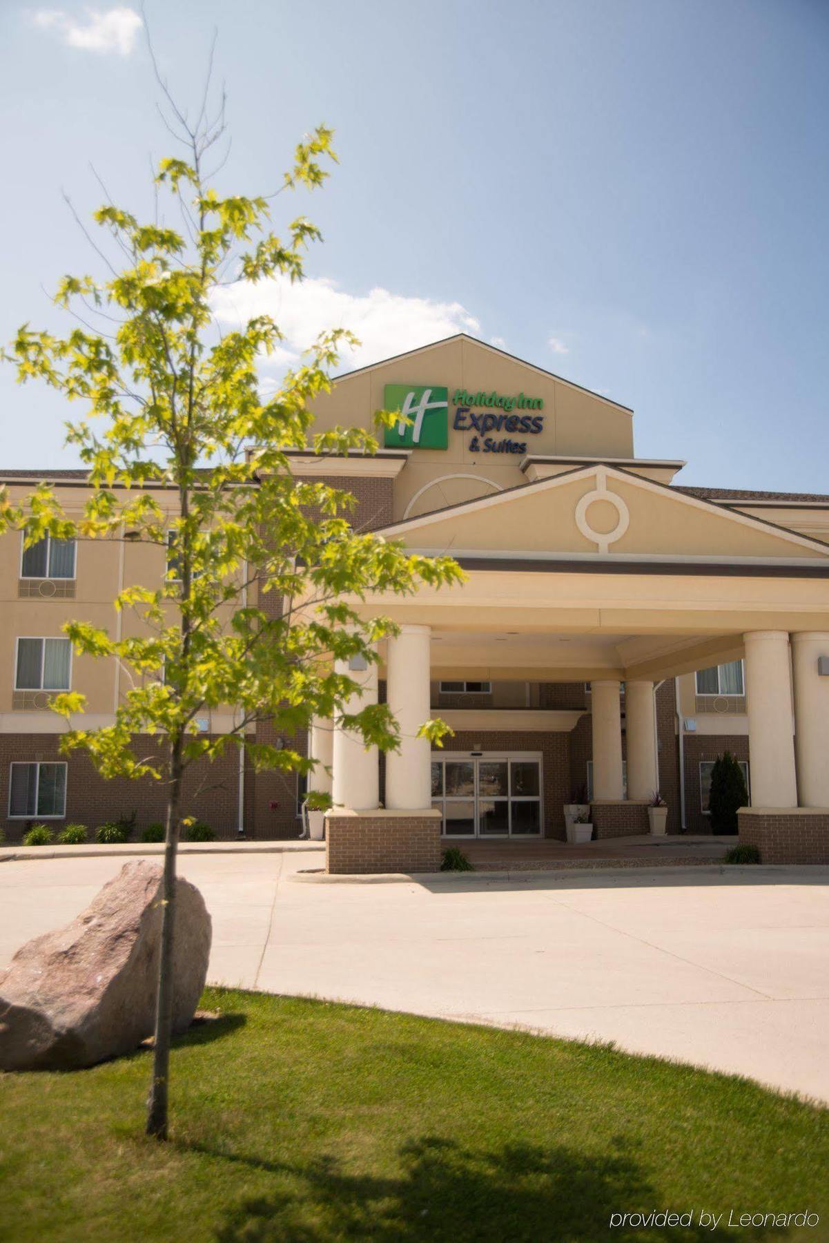 Silver Lake Holiday Inn Express & Suites Northwood By Ihg מראה חיצוני תמונה